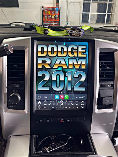 En Cars Project transformamos esta Dodge RAM 2012💪 Le reemplazamos su vieja pantalla de 6” por una pantalla multimedia de 12” Touch Screen de última generación. ✅ Control total del aire acondicionado desde la pantalla y botones superiores. ✅ Compatible con CarPlay y Android Auto inalámbrico. ✅ Incluye Bluetooth, Wi-Fi, GPS, USB. ✅ Camara de Reversa en HD y respeta la estética del vehículo. Ahora esta RAM luce como un modelo del año 😎 📍Estamos en Maryland. 📲 Contáctanos: 202-910-8621 #carspro
