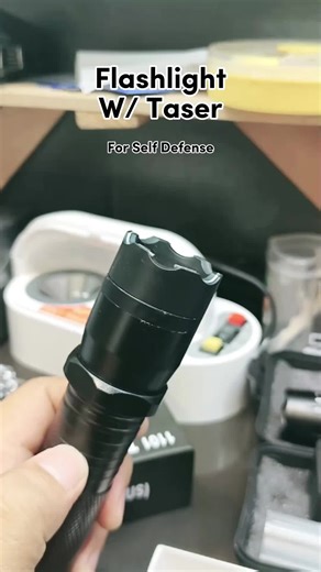 1101 Type Light Flashlight with Taser for Self Defense