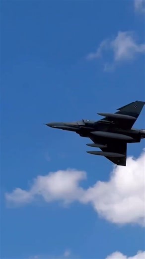 F-4 Phantom fly-by | F-4 Pʜᴀɴᴛᴏᴍ II ɪs ᴍʏ ғᴀᴠᴏʀɪᴛᴇ ʙɪʀᴅ