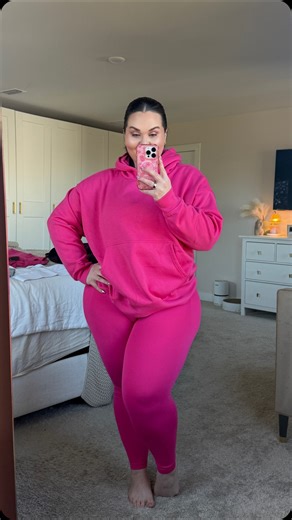 Sarah Rae Vargas on Instagram: "I might hate the gym but I love my @Fabletics outfits enough that I go just to show them off 💅🏼 Comment “CUTE” to get 70-80% off EVERYTHING I showed + all the sizing and fit details in your DMs #FableticsAmbassador #plussize"