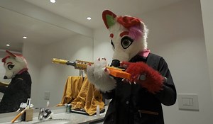 潜入房间偷走气球