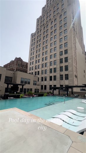 Pool season in the city 😮‍💨 Sunlight a majority of your day, byob, open early May-late Oct. What more could you ask for? ☀️ #kansascity #downtown #pool #apartmenttour #apartmentliving