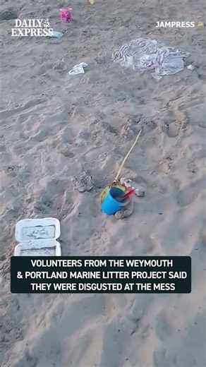 Furious local films beach left covered in nappies, booze cans and rubbish during heatwave 😳