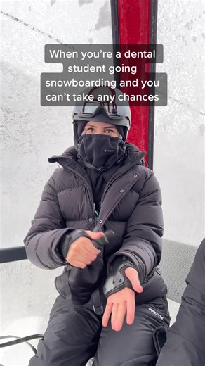 Snowboarding Essentials: Wrist Guards, Knee Pads, Hip Pads
