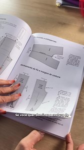📖👕 Costurar malha não precisa ser um desafio! O Livro Modelagem Prática – Especial Malhas (3ª edição), da Marlene Mukai, ensina tudo o que você precisa para dominar a costura de tecidos com elasticidade. 🧵 Com ele, você aprende: ✔️ O ponto ideal para costurar malha ✔️ Como evitar que o tecido estique demais ✔️ Técnicas de modelagem e acabamento para peças com caimento perfeito 📚 Indicado para quem está iniciando na costura com malhas e também para quem quer aprimorar suas técnicas com tecido