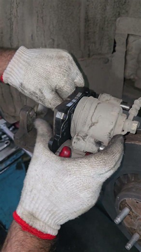 brake pads fitting #automobile