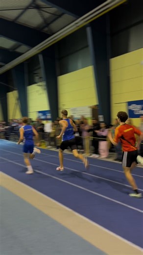 Indoor 600m Track Events: Techniques and Insights