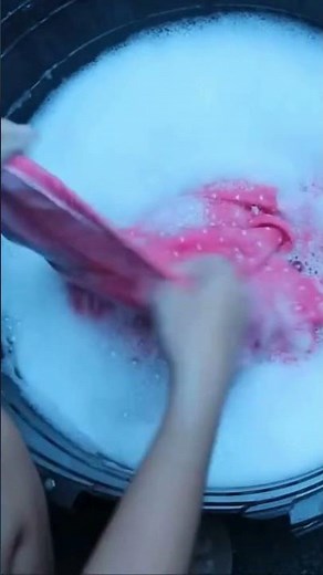 Hand Wash Clothes Like a Pro in 1 Minute!