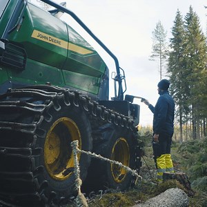 9.9K views · 228 reactions | Daily maintenance is a breeze with the H Series!  ⚙️ Easily accessible liquid inlets ⚙️ Electric engine oil level sensors ⚙️ New central greasing system Less hassle and more uptime! | John Deere | Facebook