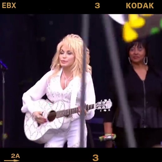 Dolly Parton performs Jolene at Glastonbury | Old But Gold