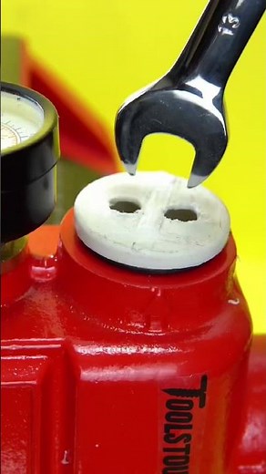 How to remove the stuck lid