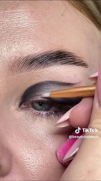 Black and Silver Makeup Tutorial: Simple Smokey Eye Look