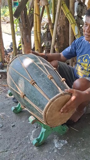 RENVIN antique gallery on Instagram: "Kendang Lawasan ~ For Sale #kendang #kendanglawas #barangkuno"