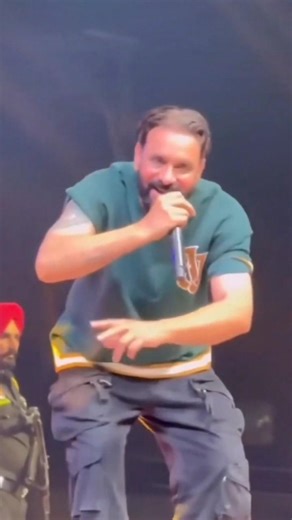 live show de vich paonta sahib me saun de jadi de pagra pa diya