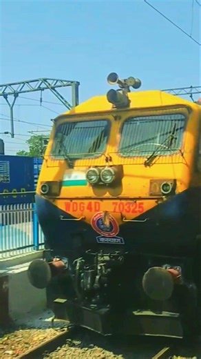 WDG-4D Diesel Locomotive Powerful Shunting at Igatpuri Station#ytshorts #indianrailways#railvlogger