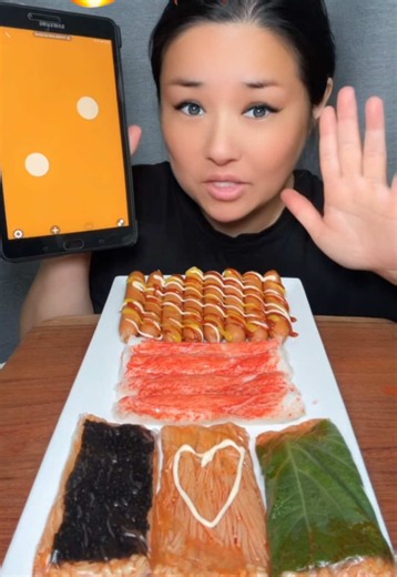불닭 팽이쌈은 소리가 생명이라 한입에 안넣고 씹어봤어요🔥🍄 I liked the sound of enoki mushrooms, so I ate them slowly. Listen to the sound #mukbang #tiktokfood #먹방 #koreanfood #random