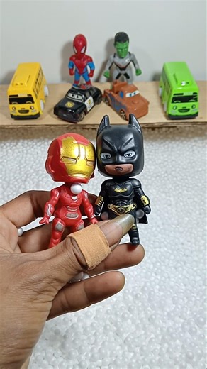 hunting toys Ironman vs Batman