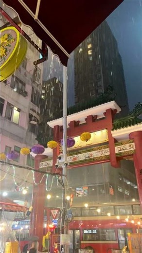 Hong Kong Street Market in the Rain 🌧️ | Stunning Travel Views