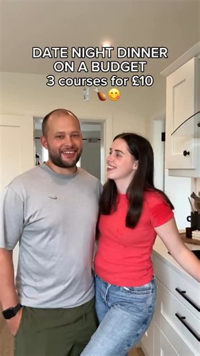 3 course date night dinner was a success if I do say so myself! 😊✨ Starter – Tomato basil soup Main course – Chicken drumsticks, smashed potatoes & corn on the cob Dessert – Dark chocolate pomegranate bark And all for under £10, which I think is fab ❤️ | Jessica Ireland