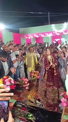 Marriage Modern Era bride going to meet the groom.