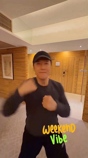 Donnie Yen’s training has always been the real foundation of his success. What you see in this clip is the same discipline that shaped his performances in Ip Man, SPL, and many of his action roles. His sessions focus on speed, precision, conditioning, and the ability to stay relaxed while delivering power. This type of work is what allows him to perform complex choreography with control and make every movement look effortless on screen. It’s a reminder that great action is not just acting; it co