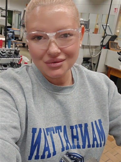 Von der Zeichnung zum Teil ⚙️ CNC Life❤️ CNC Queen at work 👑⚙️ #cnc #ausbildung #metall #werkstatt #germany