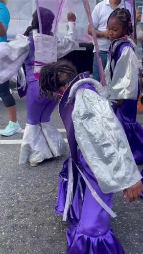 🔥 𝙋𝙤𝙨𝙞𝙩𝙞𝙫𝙚, 𝙋𝙧𝙤𝙜𝙧𝙚𝙨𝙨𝙞𝙫𝙚 𝙋𝙚𝙤𝙥𝙡𝙚 𝙞𝙣 𝙏&𝙏 🇹🇹 ✨ A highlight from Kiddies Carnival 🎶💃🏾 Today we spotlight this little queen 👑 , the next generation of vibes, joy, and pure energy embedded in our culture. No, this alone is not all that we represent. But during this season, it’s always beautiful to witness the euphoria, confidence, and freedom on display, from the youngest to the not-so-young. 🇹🇹✨ Go baby girl.....