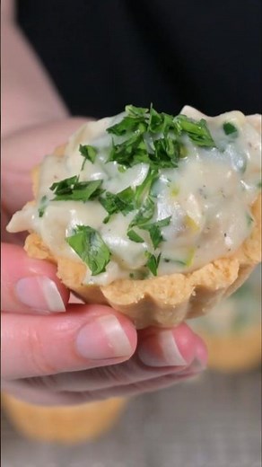 “tarteletter:” mini tarts with chicken and asparagus!