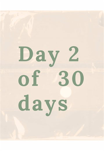 Day 2/30 𝕊𝕡𝕚𝕟𝕖 𝕤𝕥𝕣𝕖𝕥𝕔𝕙   𝕟𝕖𝕔𝕜 𝕡𝕦𝕝𝕝 💚 Helping to connect the body as a whole, while opening the posterior chain. Neck pull has a special place in my heart, hope it grows on you as well! Take a few controlled practice moves, then aim for 4-6 reps of each exercise with good form. See you tomorrow for 🪚 #matpilates #30days #pilates #spinalmobility #pilatesathome