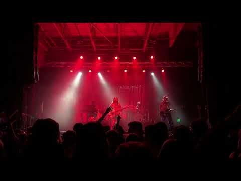 Wolf Alice performing live at The Complex 2025