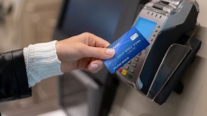 Debit Card Safety Tips: ಡೆಬಿಟ್ ಕಾರ್ಡ್ ಬಳಸುವಾಗ ಎಂದಿಗೂ ಈ ತಪ್ಪು ಮಾಡಬೇಡಿ..!