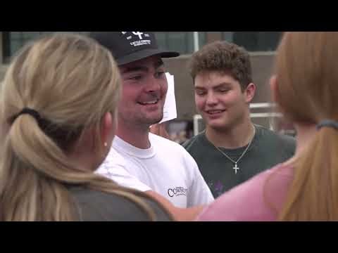 Juniors and Seniors Prepare for 2024 Powder Puff Game