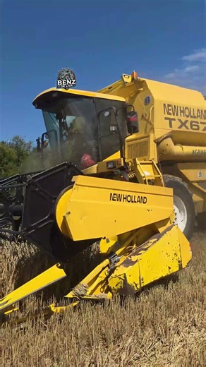 Harvester New Holland TX 67🌾🌞