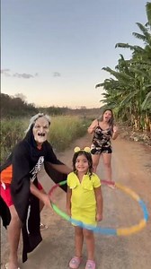 a magia do bambolê #comedy #humor #shorts