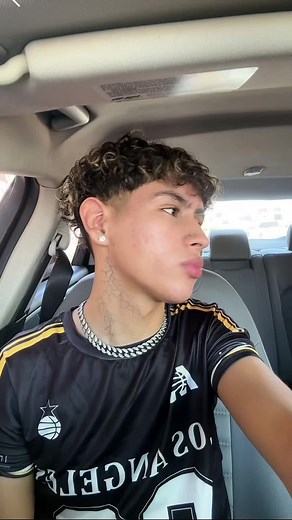 La cara de Jonathan Roblex: ¿Ojos Azules o Negros?