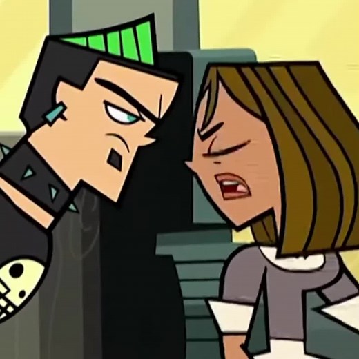 Courtney and Duncan's Unexpected Kiss Moment