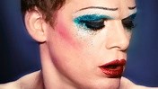 Dexter se traviste en Hedwig and the Angry Inch