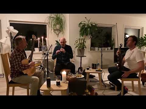 Sí Beag Sí Mór (Sheebeg and Sheemore) on tin whistle, irish bouzouki and fiddle //Fir Arda