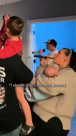 I didn’t believe in myself… until I did. Last year I said yes to a 12-week challenge and it completely changed my life — physically, mentally, emotionally. If you’ve been waiting for a sign, this is it. Registration is extended until MONDAY 🖤 You don’t need motivation. You need a decision. Link in bio to join! #momfitnessjourney #fitnessmotivation #fitnessjourney #weightlossjouney #fitnessjourneyprogress