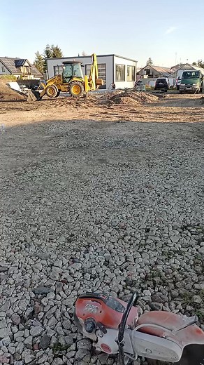 Examining a Stihl Chainsaw: Features and Maintenance Tips