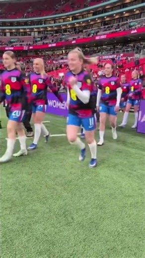 Here they come! 🏴󠁧󠁢󠁥󠁮󠁧󠁿 #football #lionesses #footballhighlights CC:lionesses/itv