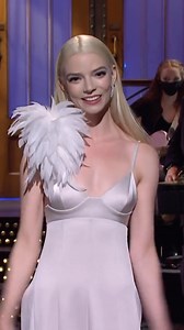 Anya Taylor-Joy hablando español 😍 ¿Sabías que nació en Miami de casualidad porque sus padres estaban allí de vacaciones y que realmente pasó su infancia en Argentina? 🇦🇷 #anyataylorjoy | Fotogramas