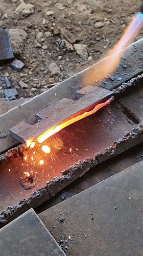 Cutting Heavy Duty Leaf Springs! 🔥 #gascutting #fabrication #welder