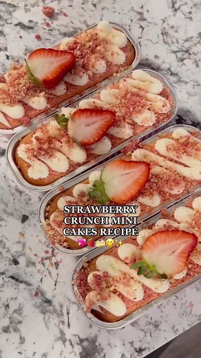 Delicious Strawberry Crunch Mini Cakes Recipe
