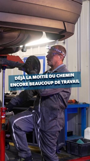 RMC Découverte on Instagram: " Seb creuse l’écart sur sa Golf 6 déjà sur la carrosserie, alors il file un coup de main à Michel ▶️ Retrouvez Top Mecanic, inédit du lundi au vendredi à 20h05 sur #RMCDECOUVERTE et sur RMC BFM Play #Voiture #construction #rénovation #moteur #carrosserie #mécanique #RMCBFMPLAY"