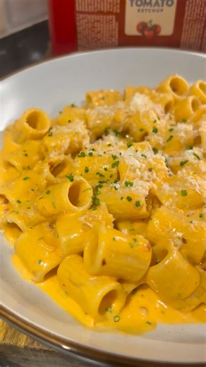 Chef Paul Foster's final recipe is a classic... Pasta Alla Vodka 🍝 Bringing the perfect balance of deep, tomato flavour and acidity, the new Hellmann's Ketchup is your new favourite versatile ingredient! New and improved, with a pump to save time and make portion control easier, Hellmann's Ketchup 4.8kg is designed with professional kitchens in mind 💪 Easy-to-use and mess-free, what more could you want? | Unilever Food Solutions UK