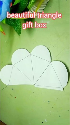 I made a beautiful triangle gift box by hand 🎁#handmade#diygiftbox#trianglegiftbox#giftidea