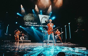 Watch Machine Gun Kelly perform at the 2017 APMAs