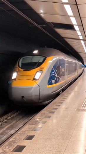 Eurostar E320 goes through Schiphol Airport!