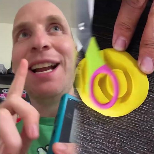 1980sgamer Matt and Bobby check out the Game Boy Color for the first time. 1080P #tiktokuni